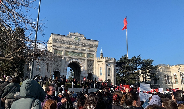 İstanbul'da öğrenciler Büyük Üniversite Mitingi için toplandı