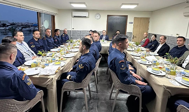 Kaymakam Salih Sak, Sahil Güvenlik personeliyle iftarda buluştu