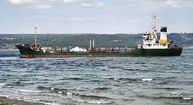 Çanakkale Boğazı'nda Atık Taşıma Tankeri Karaya Oturdu!