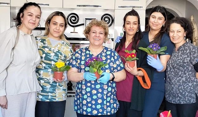 Küçükkuyu Belediyesi sağlık çalışanlarının bayramını kutladı