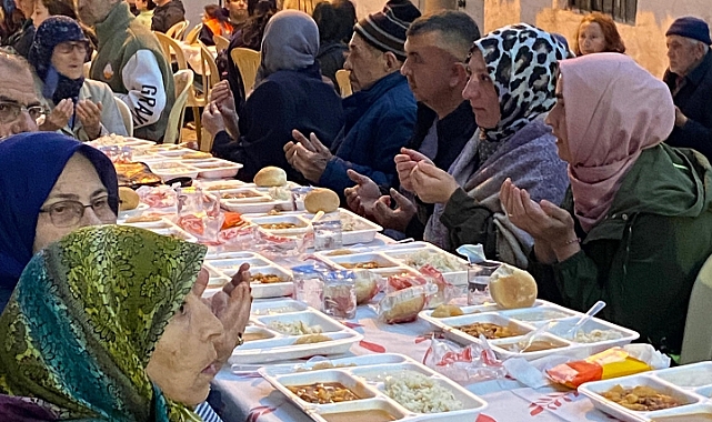 Lapseki’de gönül sofrası Beyçayır Sokak’ta kuruldu