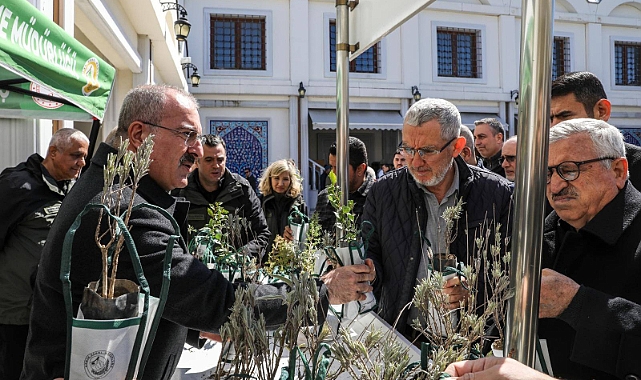 Tacettin Aslan Camii’nde fidan dağıtım etkinliği