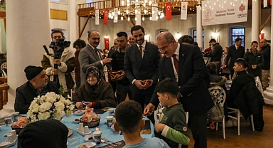 Vali Ömer Toraman Gelibolu Mevlevihanesi’nde vatandaşlarla iftarda buluştu