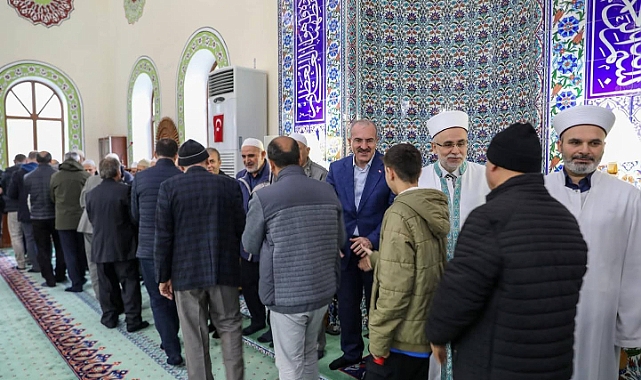 Vali Ömer Toraman, Şehitler Camii’nde Vatandaşlarla Bayramlaştı