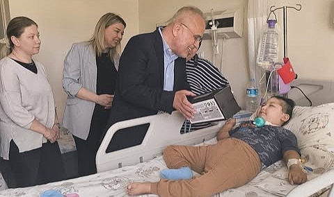 AK Parti Çanakkale İl Teşkilatından Çocuk Servisi'ne ziyaret