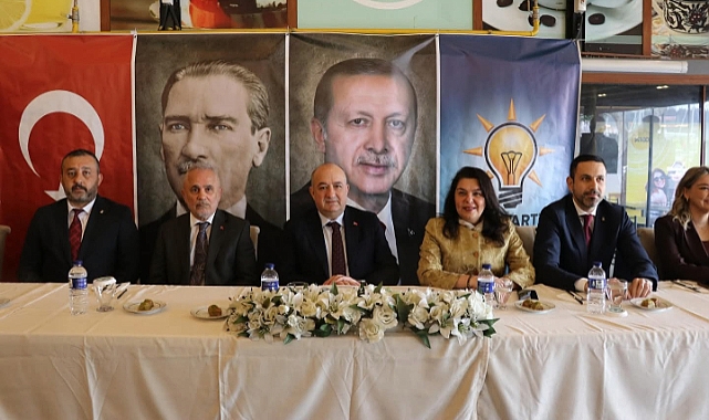 AK Parti Heyeti Çanakkale’de Bayram Coşkusunu Vatandaşlarla Paylaştı