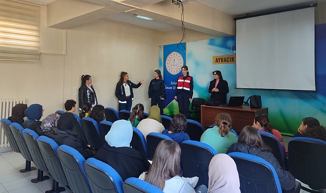 Ayvacık’ta öğrencilere yönelik bilgilendirme semineri düzenlendi