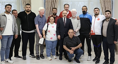 Bakan Yardımcısı Bülent Turan görme engelli sporcularla bir araya geldi