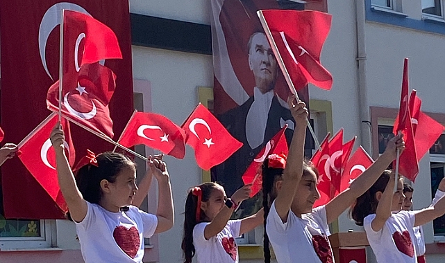 Başkan Atilla Öztürk, 23 Nisan programına katıldı