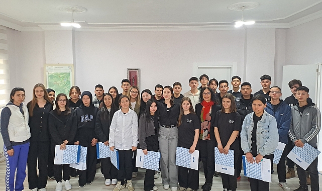 Başkan Zeynep Çelik, öğrencileri tebrik etti