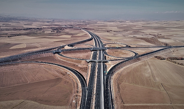 Bayramda otoyollardan 8,4 milyon araç geçiş yaptı
