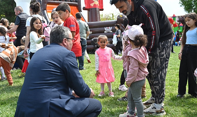Biga’da 23 Nisan Şenliği Şehir Parkı’nda renkli görüntülere sahne oldu