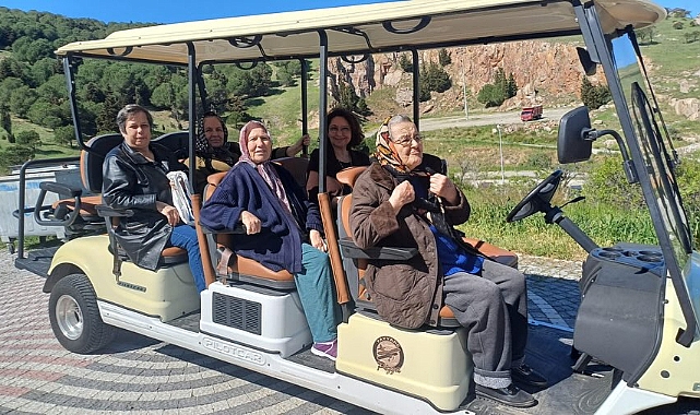 Bozcaada'da elektrikli araç yıllar sonra yeniden hizmette