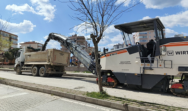 Çanakkale Belediyesi, Barış Caddesi'nde altyapı ve üstyapı yenileme çalışmalarına başladı