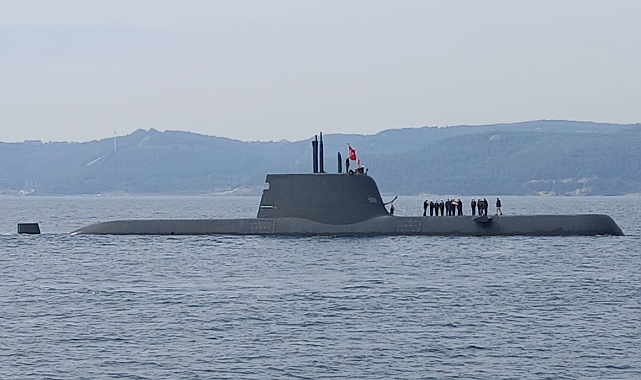 Çanakkale Boğazı'nda 72 yıl önce batan TCG Dumlupınar denizaltısında şehit olan 81 denizci anıldı