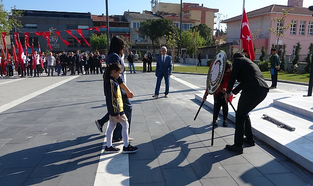 Çanakkale'de 23 Nisan çelenk töreni ile kutlandı