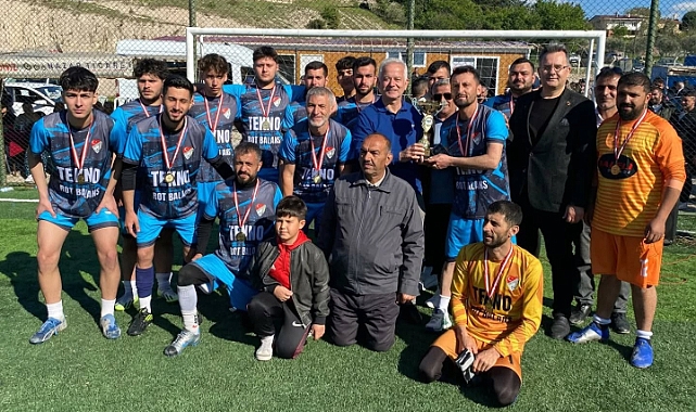 Çanakkale'de köyler arasında düzenlenen futbol turnuvasında Dörtyol Köyü şampiyon oldu