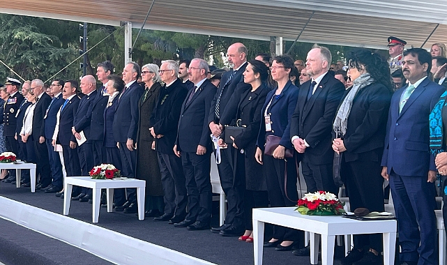 Çanakkale Kara Savaşları’nın 110. yıl dönümü etkinlikleri Şehitler Abidesi'nde düzenlenen törenle başladı