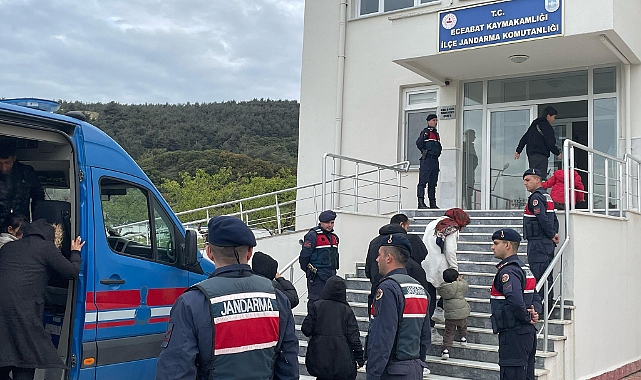 Eceabat'ta 22 düzensiz göçmen yakalandı