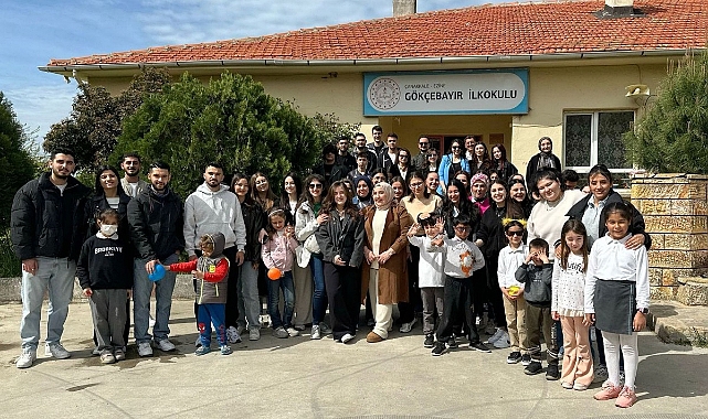 Ezine MYO’ dan Gökçebayır İlkokuluna ayakkabı ve kırtasiye malzemeleri kampanyası