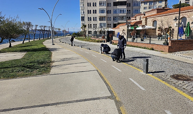 Fener Altı Yürüyüş Yolu aydınlatma direkleri yenileniyor