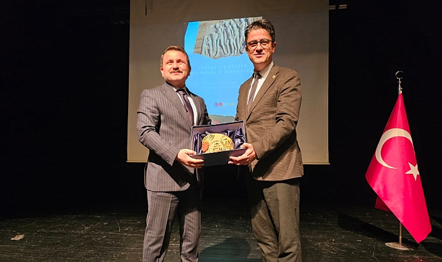 İsmail Kaşdemir'e ÇOMÜ'den ödül