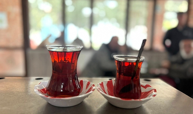 Karabiga’da çay bardakları büyüdü, sohbetler uzadı