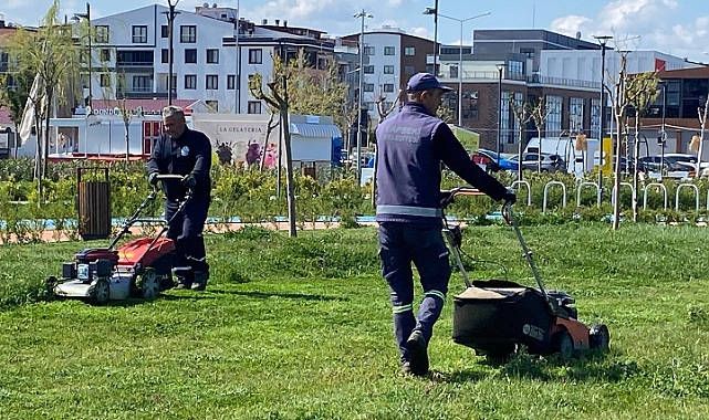 Lapseki Belediyesi temizlik ve düzenleme çalışmalarını sürdürüyor
