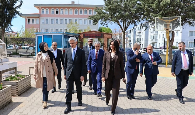 Milli Eğitim Bakan Yardımcısı Nazif Yılmaz’dan Çanakkale’de yoğun ziyaret trafiği