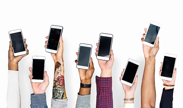 Nisan 2025'in en iyi ekrana sahip telefonları