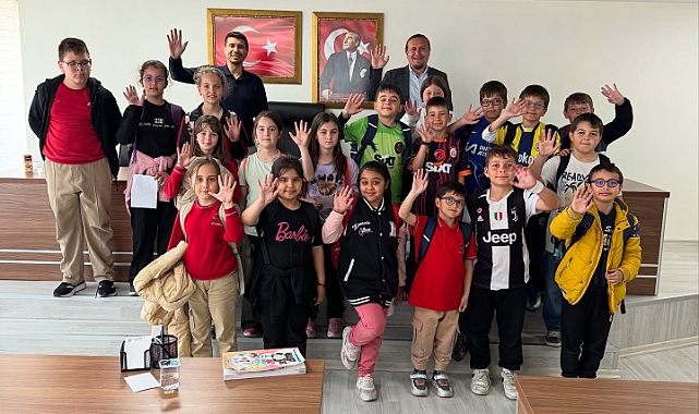 Öğrenciler, "Yerel Yönetimler” konusu için Başkan Öztürk'ü ziyaret etti