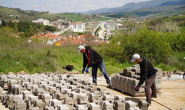 Recep Dal Sokak'ta  kaldırım taşları yenilendi