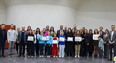 "Sağlıklı Nesil Sağlıklı Gelecek" yarışmasında dereceye giren öğrenciler ödüllerini aldı