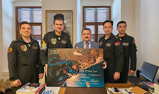 SOLOTÜRK ekibinden Tarihi Alan Başkanı İsmail Kaşdemir’e ziyaret