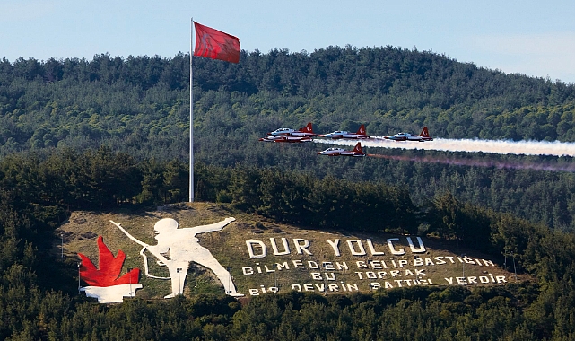 Türk Yıldızları’ndan Çanakkale’de selamlama uçuşu