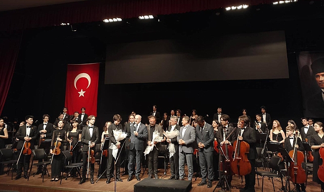 Vali Toraman, Gençlik Senfoni Orkestrası Konserine Katıldı
