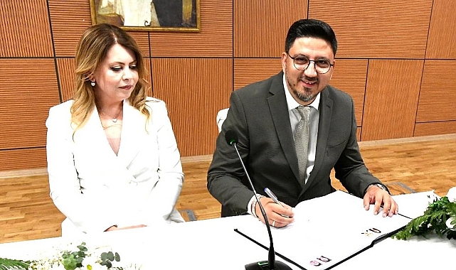AK Parti Kepez Belde Başkanı Ömer Candan ve Gülay Candan nikah masasına oturdu