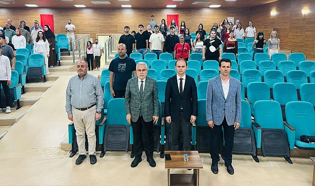 Ayvacık'ta "Gençliğe Dair" konulu konferans düzenlendi