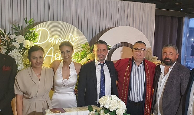 Başkan Birol Arslan nikahını kıydığı çifte Nutuk hediye etti