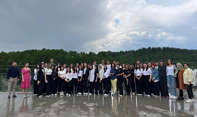 Başkan Zeynep Çelik’ten öğrencilere moral yemeği