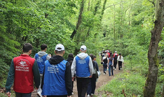 Biga’da 19 Mayıs etkinlikleri kapsamında doğa yürüyüşü düzenlendi