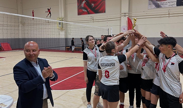 Bozcaada’da Atatürk Kupası Coşkusu: Voleybolda Şampiyon “Legends”