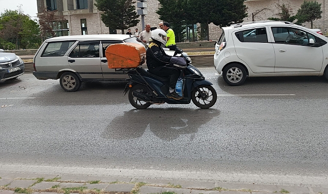 Çanakkale Atatürk Caddesi’nde zincirleme trafik kazası: 3 araç birbirine girdi