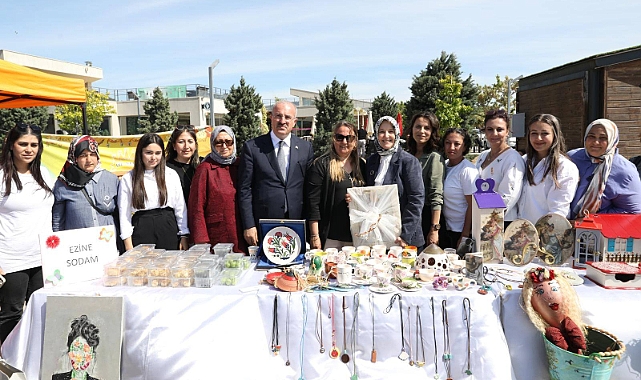 Çanakkale’de “2025 Aile Yılı” coşkusu: Bakan Yardımcısı Leman Yenigün Aile Haftası etkinliklerine katıldı