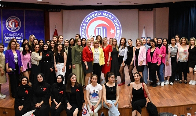 ÇOMÜ'de Dünya Ebeler Günü Kutlandı