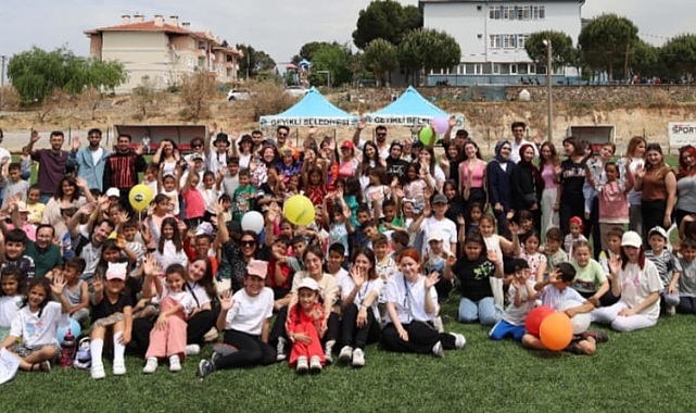 ÇOMÜ’lü gençlerden kütüphaneye şenlikli destek