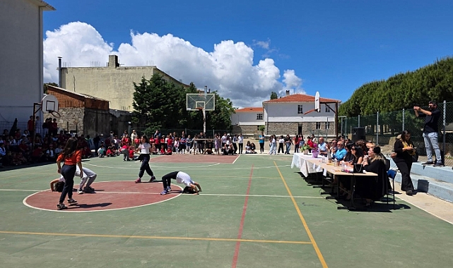 Cumhuriyet İlkokulu’nda renkli dans yarışması
