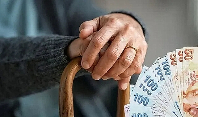 Emekli bayram ikramiyesi ödeme tarihleri belli oldu!  O tarihlerde hesaplarınızı kontrol etmeyi unutmayın!