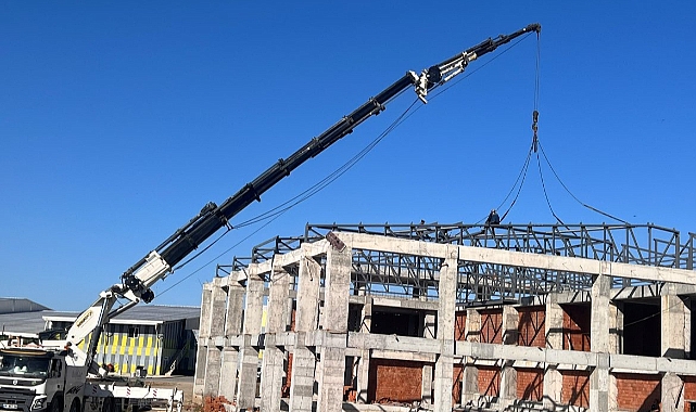 Ezine'de Şehit Polis Memuru Yahya Ergin Spor Kompleksi yükseliyor