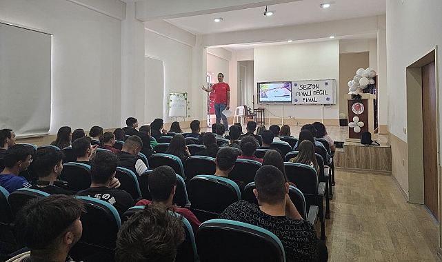 Gelibolu’da öğrencilere yönelik meslek semineri düzenlendi